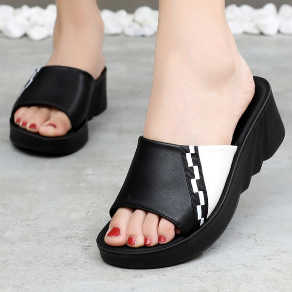 Novi model ženskih kožnih papuča u bijeloj i crnoj boji