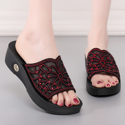 Μοντέρνες παντόφλες με πλατφόρμα 5 cm