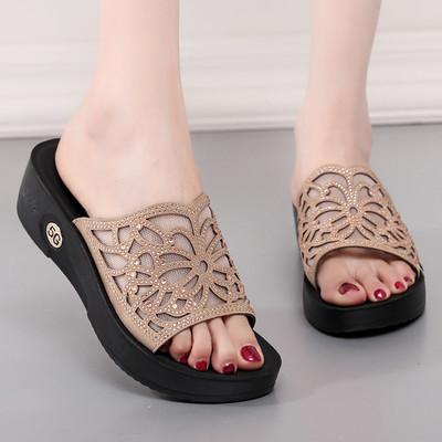 Μοντέρνες παντόφλες με πλατφόρμα 5 cm