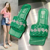 Ljetne papuče od umjetne kože s ravnim potplatom