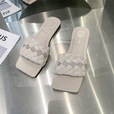 Ljetne papuče od umjetne kože s ravnim potplatom