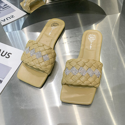 Ljetne papuče od umjetne kože s ravnim potplatom