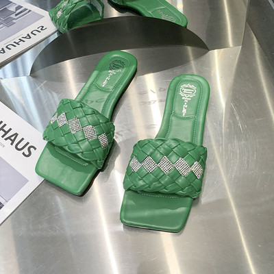 Ljetne papuče od umjetne kože s ravnim potplatom