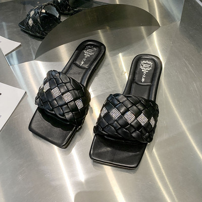 Ljetne papuče od umjetne kože s ravnim potplatom