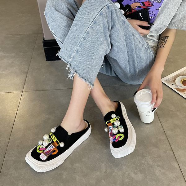 Naiste kandilised pärldekooriga tekstiilist sussid