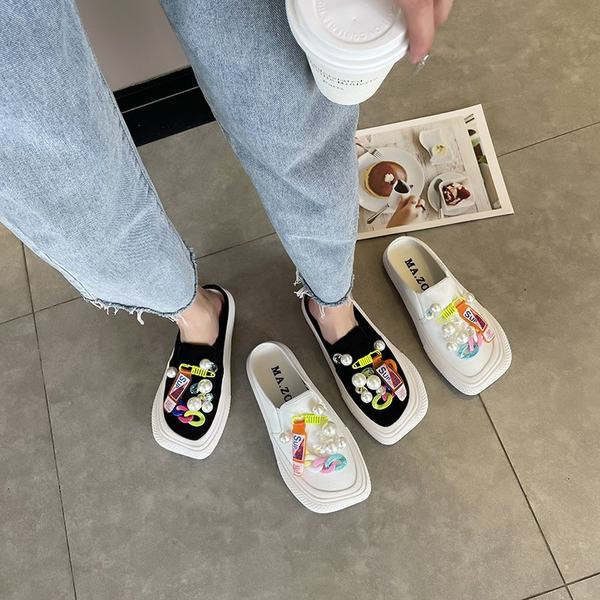 Naiste kandilised pärldekooriga tekstiilist sussid