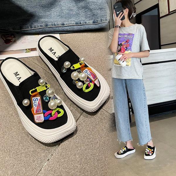 Naiste kandilised pärldekooriga tekstiilist sussid