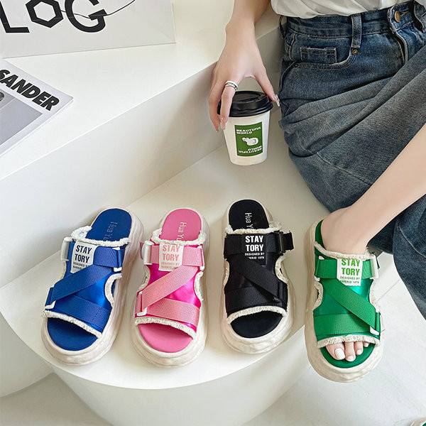 Ležerne ženske tekstilne papuče s ravnim potplatom