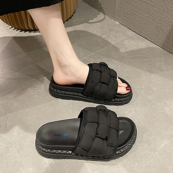 Ženske papuče s platformom i voluminoznim naramenicama