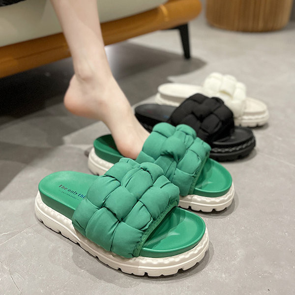 Ženske papuče s platformom i voluminoznim naramenicama