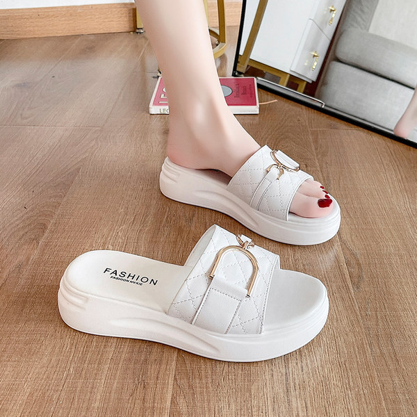 Metallist pandlaga valget värvi vabaaja daamid