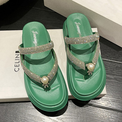 Svakodnevne papuče s kamenčićima kroz prste