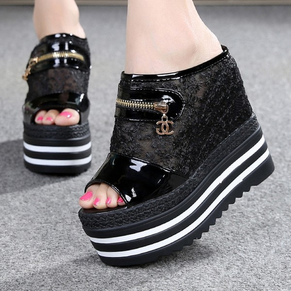 Papuci de dama cu platforma inalta si efect stralucitor