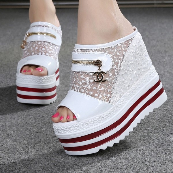 Papuci de dama cu platforma inalta si efect stralucitor