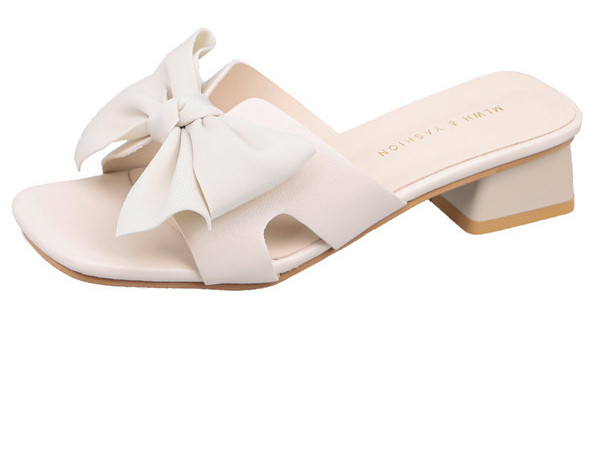 Naujo modelio moteriškos šlepetės su kvadratiniu kulnu ir kaspinu