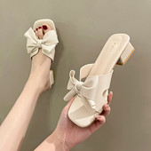 Γυναικείες παντόφλες από έκο δέρμα με κορδέλα και χοντρό τετράγωνο τακούνι 4,5 cm