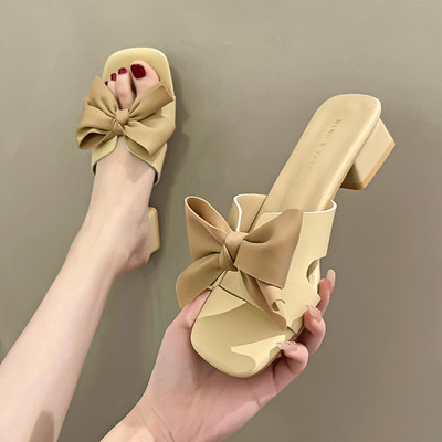 Γυναικείες παντόφλες από έκο δέρμα με κορδέλα και χοντρό τετράγωνο τακούνι 4,5 cm