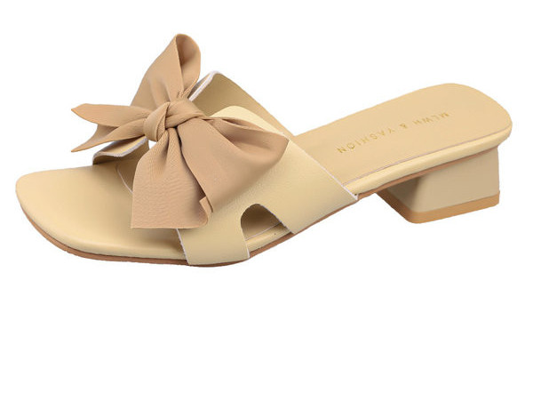 Γυναικείες παντόφλες από έκο δέρμα με κορδέλα και χοντρό τετράγωνο τακούνι 4,5 cm