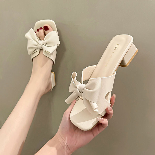 Γυναικείες παντόφλες από έκο δέρμα με κορδέλα και χοντρό τετράγωνο τακούνι 4,5 cm