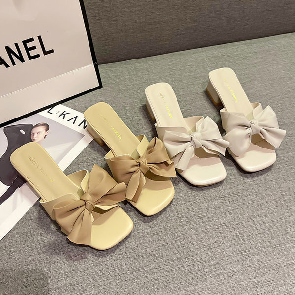 Γυναικείες παντόφλες από έκο δέρμα με κορδέλα και χοντρό τετράγωνο τακούνι 4,5 cm