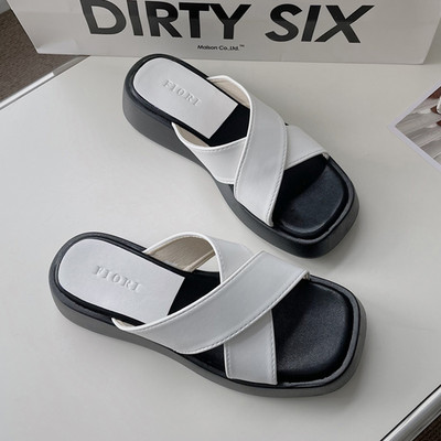 Ristirihmadega vabaaja sussid - valmistatud ökonahast