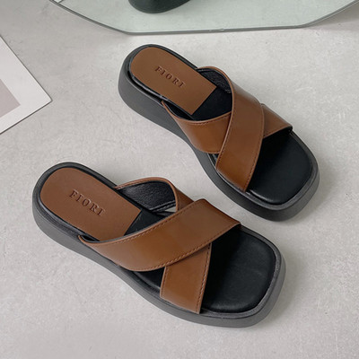 Ristirihmadega vabaaja sussid - valmistatud ökonahast