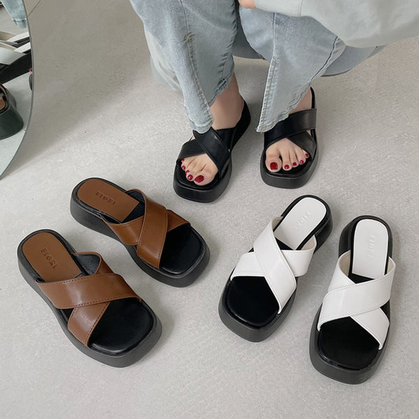 Ristirihmadega vabaaja sussid - valmistatud ökonahast