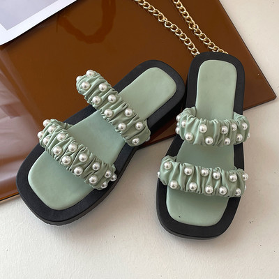 Ženske papuče s naramenicama s nabranim efektom i perlama