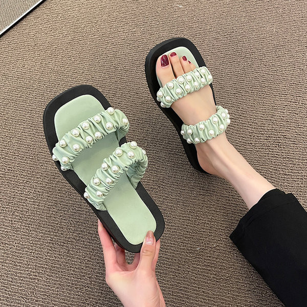 Ženske papuče s naramenicama s nabranim efektom i perlama