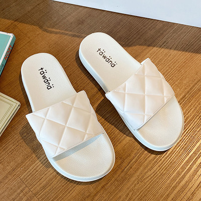 Mitmes värvitoonis lameda tallaga naiste sussid