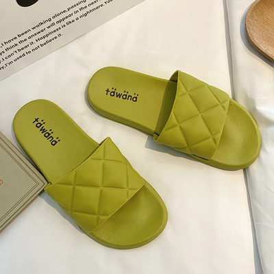 Mitmes värvitoonis lameda tallaga naiste sussid