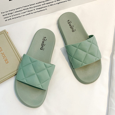 Mitmes värvitoonis lameda tallaga naiste sussid