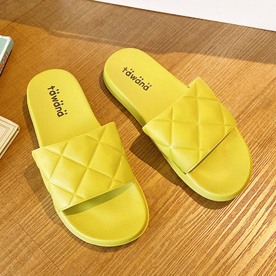 Mitmes värvitoonis lameda tallaga naiste sussid