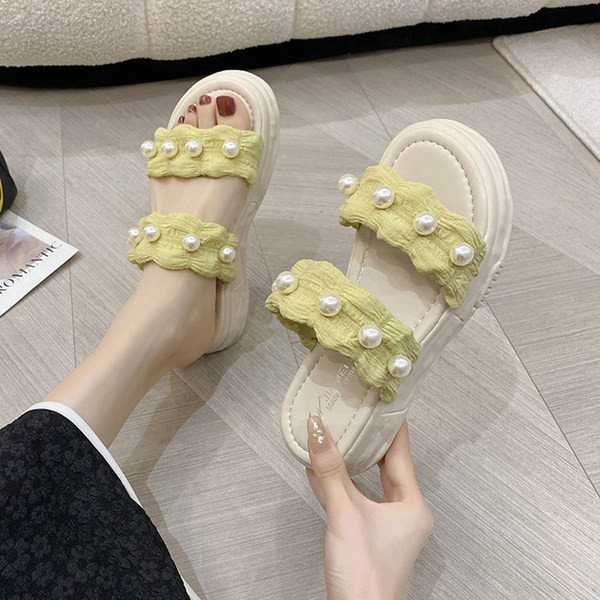 Ženske papuče s platformom i ukrasnim perlicama