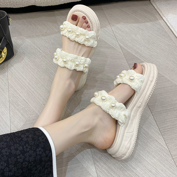 Ženske papuče s platformom i ukrasnim perlicama