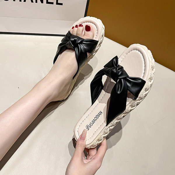 Casual γυναικείες παντόφλες με σταυρωτά δερμάτινα λουράκια