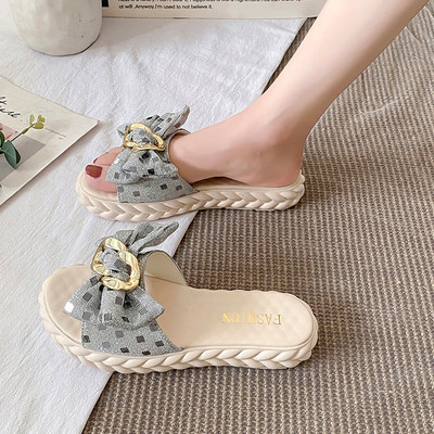 Ženske papuče s ravnim potplatom, trakom i metalnim elementom