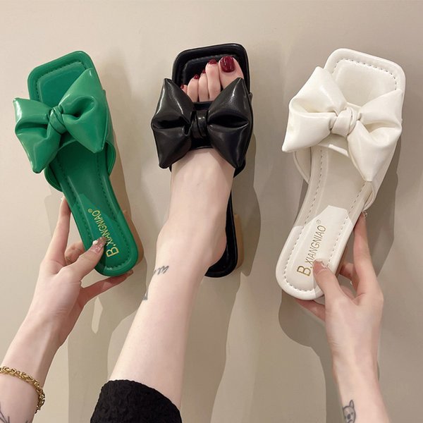 Ženske lakirane papuče s trakom