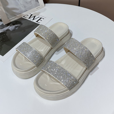 Naiste kõrge talla ja dekoratiivkividega sussid