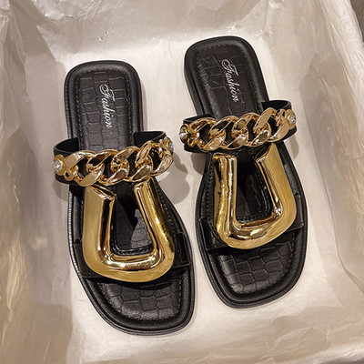 Moderne kožne papuče s metalnim ukrasom