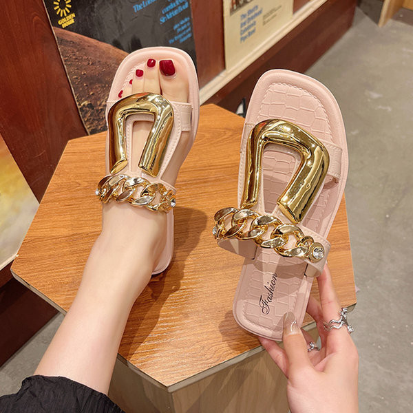 Moderne kožne papuče s metalnim ukrasom