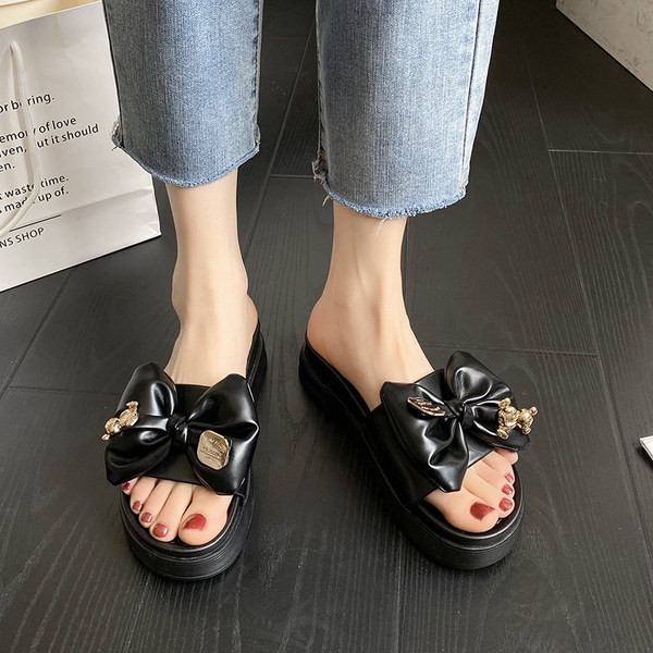 Casual παντόφλες με κορδέλα και μεταλλική διακόσμηση