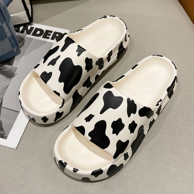 Naiste loomamustriga kummisussid