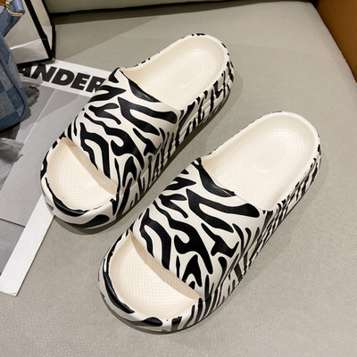 Naiste loomamustriga kummisussid