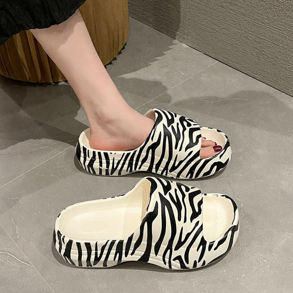 Naiste loomamustriga kummisussid