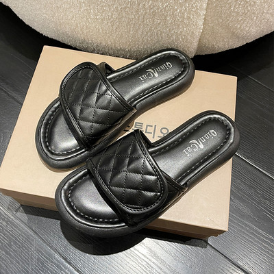 Ежедневни чехли с равна подметка -бял и черен  цвят