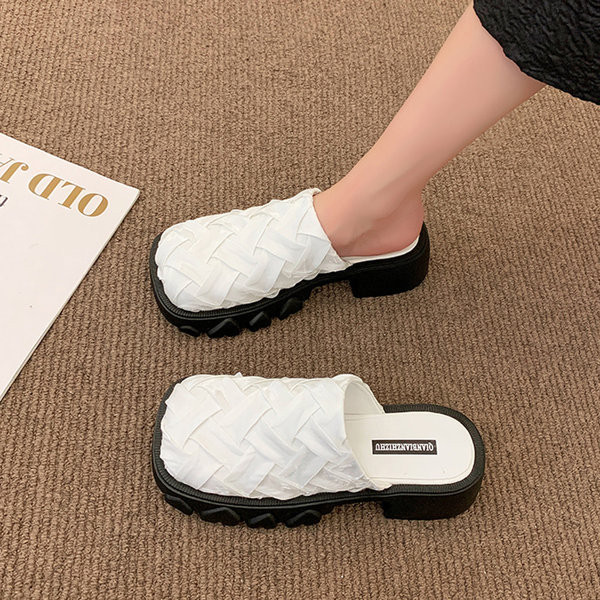 Нов модел чехли от текстил с груба подметка