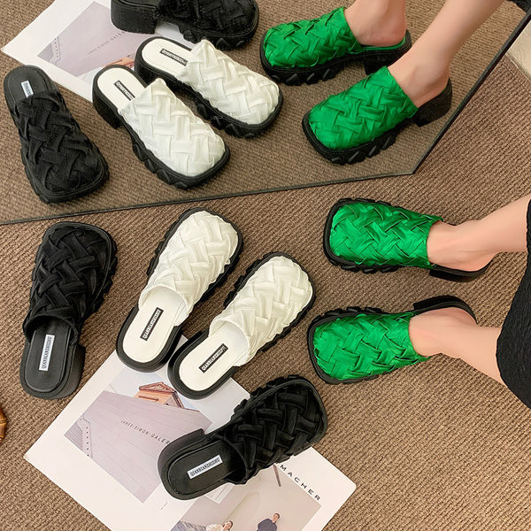 Нов модел чехли от текстил с груба подметка