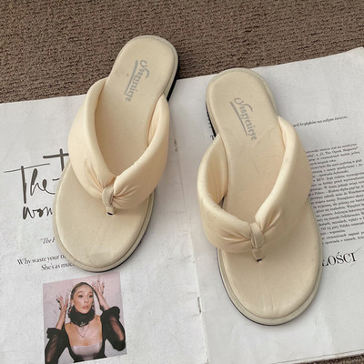 Дамски чехли между пръста нов модел с равна подметка