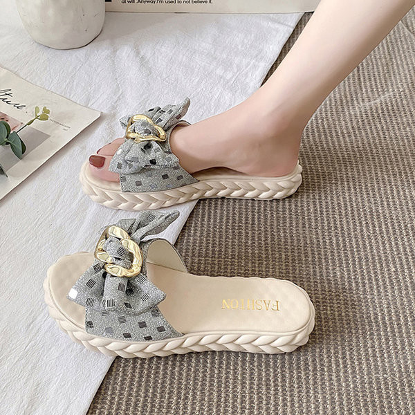 Ženske papuče s visokim potplatom 3 cm i metalnim elementom